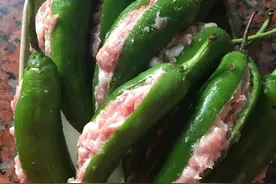 顺德均安家庭版本的猪肉酿辣椒，好吃美味，来看看做法啦图片