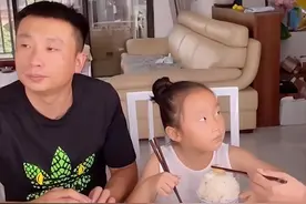 网红三石父女：靠“花式坑爹”操作涨粉百万，被央视点名图片