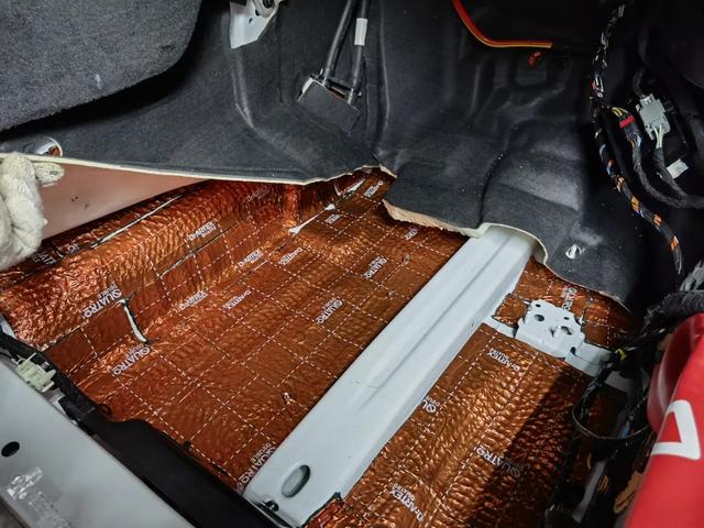 谁说隔音必须做全车才有效果?沃尔沃xc60升级俄罗斯阿德萨隔音