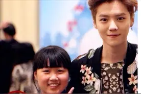 男星避嫌十八式：肖战牵手表，易烊千玺兰花指，王一博无从下手图片