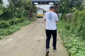 富士康35岁二婚大叔：追求23岁单身女大学生，会成功吗？图片