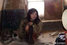 07年武汉女学生失踪，父母卖房找遍全国，12年后她竟在母校捡垃圾图片