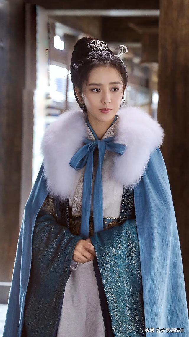 颜值不够就别穿貂了,10位古装美人告诉你啥叫大氅在身,雍容华贵