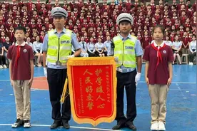 毕业照上的C位，竟然是他们！图片