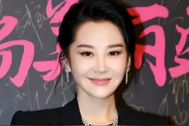 53岁许晴被电影方换脸除名，疑遭业内封杀，工作室回应模棱两可图片