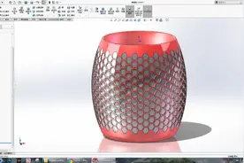 SolidWorks画一个蜂窝瓶，有点复杂，运算较慢图片