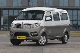 金杯小海狮X30新车型上市，百公里综合油耗6.6L，售价4.69万元图片