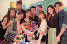 马国明罕见与女友汤洛雯秀恩爱画面曝光 两人在朋友面前十指紧扣图片
