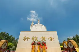 我国的龙脉上葬了三个人，一个不敢挖，一个不能挖，一个挖不开图片