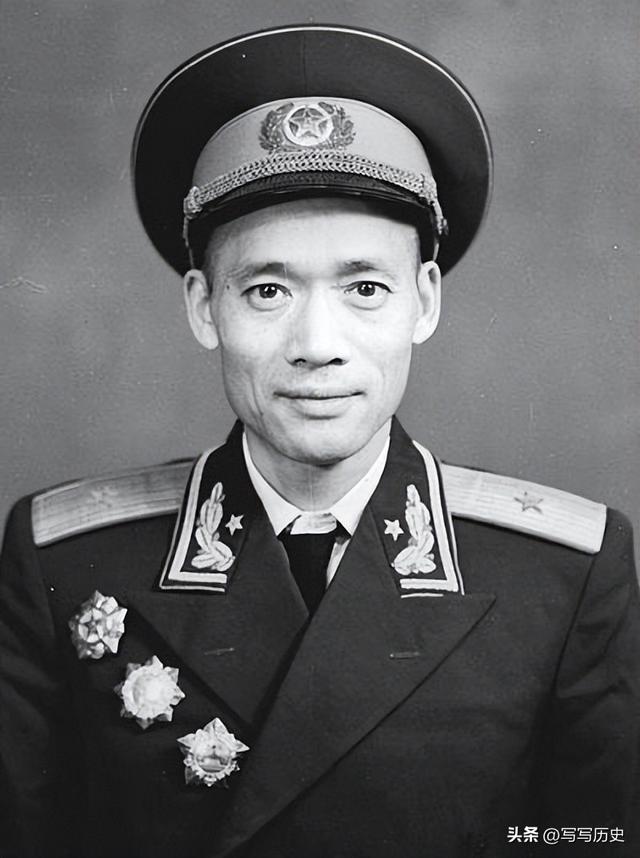 第50师师长:胡华居,1914年生于四川达县,历任红91师276团排长,八路军