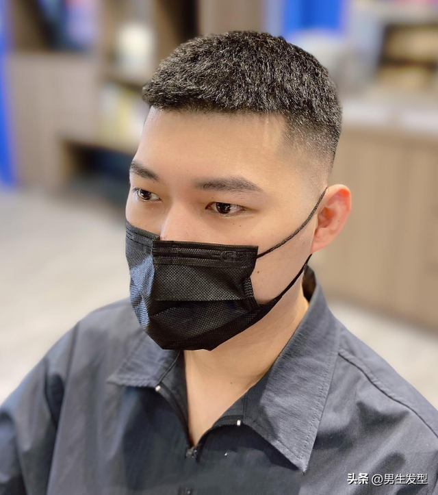 男生夏天别乱留长发,这3款清爽发型值得尝试,剪完干净显帅气