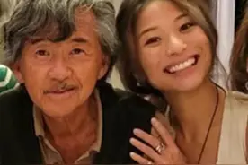 林子祥晒全家福，穿马甲儿媳抢镜，85后儿子卷发胡须跟老爸似兄弟图片