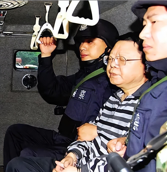 重庆司法局局长文强：霸占女警花十年，还与12位女明星有染