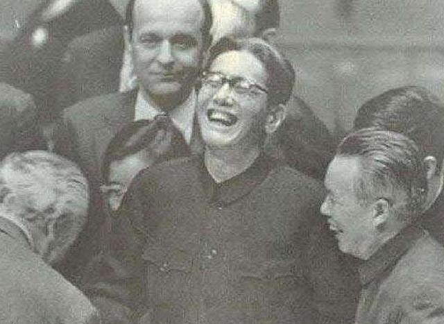 1983年乔冠华病逝，章含之对葬礼安排提出三点要求，中央：同意