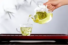 吃药时能用茶水送服吗？图片
