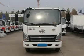 入门级合规4米2轻卡，最高仅9.88万，你更中意谁？图片