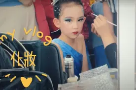 黄磊8岁小女儿参加舞蹈比赛，化浓妆美成精灵，舞蹈水平不输孙莉图片