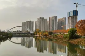 抢到观泓雅苑的年轻人后悔了？图片