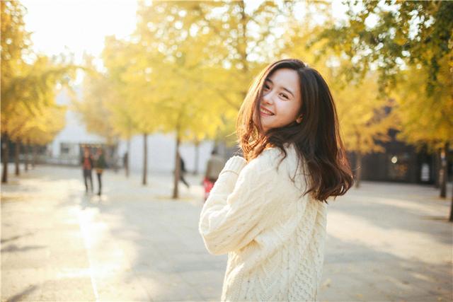 晓看天色暮看云行也思君坐也思君意思简述（诗经草虫晓看天色暮看云）