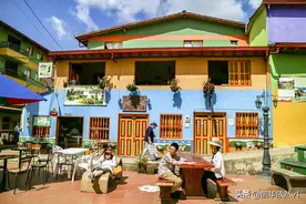 麦德林郊外让你脱下外套去拥抱的色情小镇图片