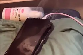 IPhone也“炸机”，女子称手机充电凌晨突然爆炸，采用非原装品牌数据线图片