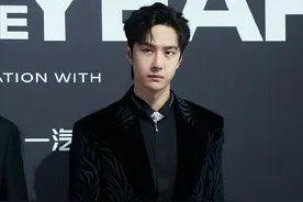 GQ盛典全看点：王一博脸肿，胡一天撞脸小沈阳，人没来齐现场寒碜图片