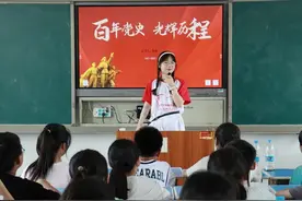 安徽学子三下乡：热爱红领巾，争做优秀队员图片