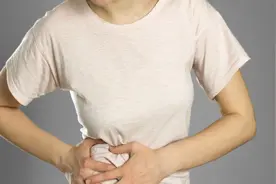 医生提醒：服用中草药需谨慎，做好3点，以防肝脏受损伤图片