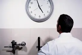 晚上“起夜”与“不起夜”，哪个更健康？泌尿科医生给出解答图片