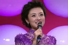 她是东方卫视一姐,因寿宴门身败名裂,与相爱7年前任诀别后嫁海归图片