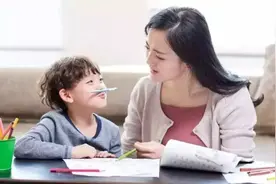 放学后“先写作业”和“先玩”的孩子，上高中后三个差距越来越大图片