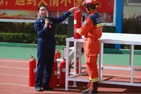 临沂第十五中学组织全体学生进行消防安全演练图片