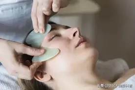 面部刮痧好处多！但要注意以下三点图片