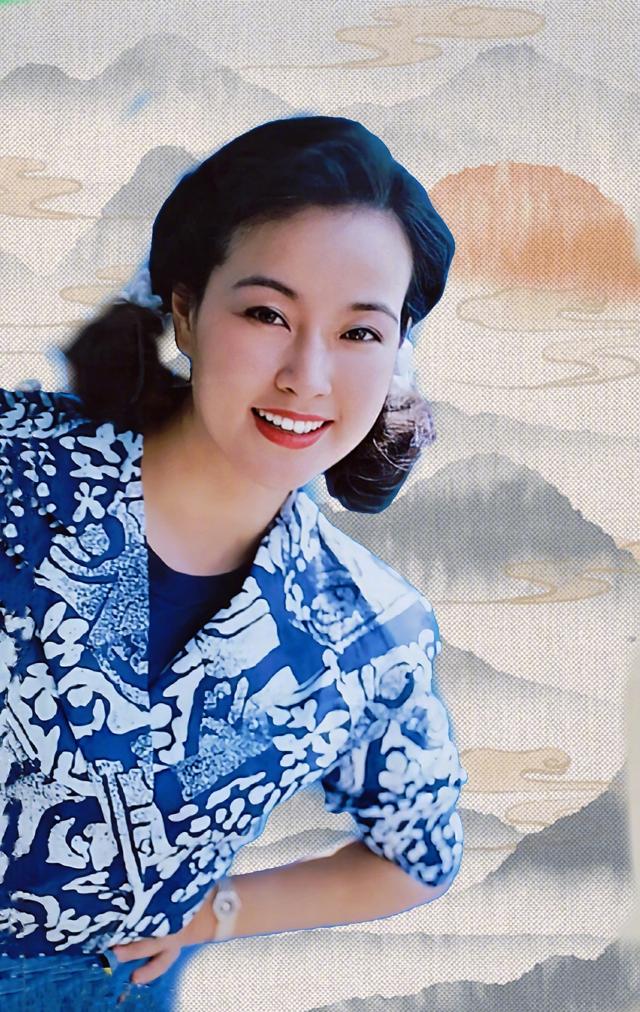 于1979年上演的电影《小花》,导演是张铮,由唐国强,陈冲,刘晓庆主演