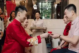 59岁李春江迎喜事，27岁儿子大婚，儿媳1米75大长腿，未婚产子图片