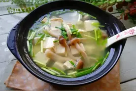 教你营养解馋的豆腐蘑菇汤，鲜美可口超过瘾，不愁孩子没胃口图片