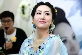 2016年，一个癌症女孩给自己办了葬礼后离世，六年后丈夫仍未再婚图片