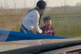 忍不到服务区，妈妈高速停车打孩子，当事人回应，网友：揍轻了图片