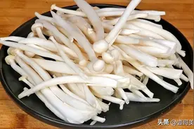 长白菇最好吃的做法，营养开胃又解馋，实在太香了，连汤汁都不剩图片