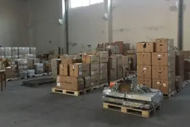 员工自愿离职，行政一时疏忽盖了公章，却遭索赔10万图片