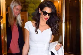 她才是真正职场精英穿搭，长相大气穿搭高级气质，美得不可方物图片