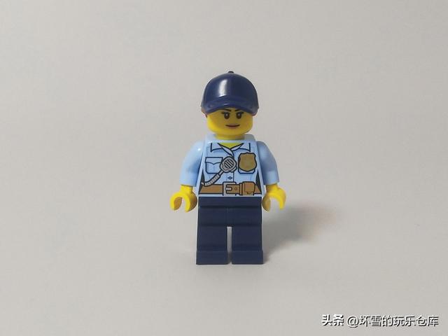 乐高城市组套装试玩，警察大战银行抢匪，保障乐高城市安全