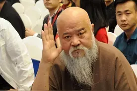 不顾医生劝阻，每天2包烟，顿顿8两白酒的演员李琦，活出人生真谛图片