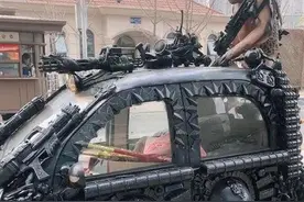 真会玩？天津四轮车装饰持枪的大猩猩 网友：没牌照图片