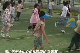 幼儿园组织小朋友花式跳皮筋，“80后”看完后馋到流口水图片
