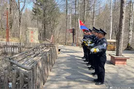 白山市抚松边境管理大队漫江边境派出所开展“缅怀革命先烈，弘扬爱国精神”清明祭奠活动图片