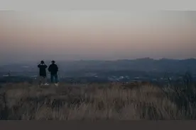 余华《兄弟》：为什么出身相似的人，最后却有不一样的结局!图片