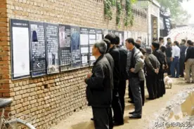 苦等丈夫64年，她穿红嫁衣下葬；死后15年，孙子揭开爷爷失踪真相图片