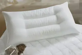 夏天选择哪个枕头舒服？贵不一定好，推荐3种枕头，一睡到天亮图片