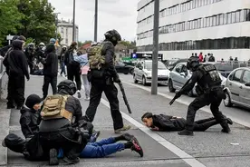 马克龙紧急回国，法国暴乱愈演愈烈，要爆发“颜色革命”了？图片